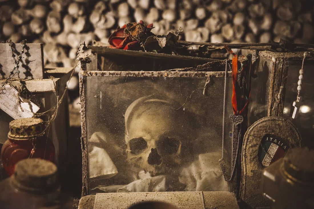 Cimitero delle Fontanelle, Naples