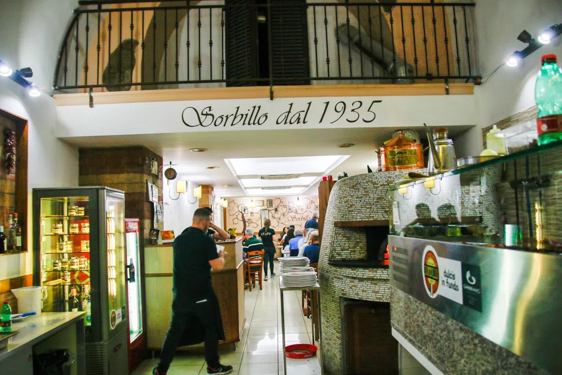 Antica Pizza Fritta da Zia Esterina Sorbillo, Naples