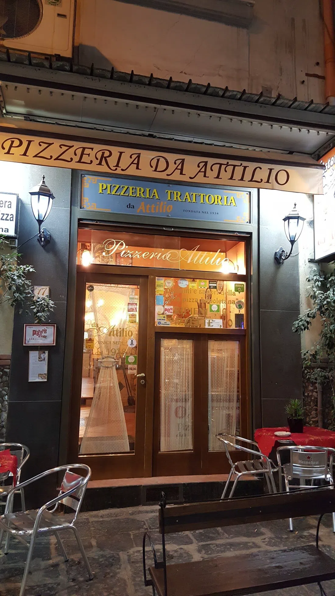 Pizzeria Da Attilio, Naples