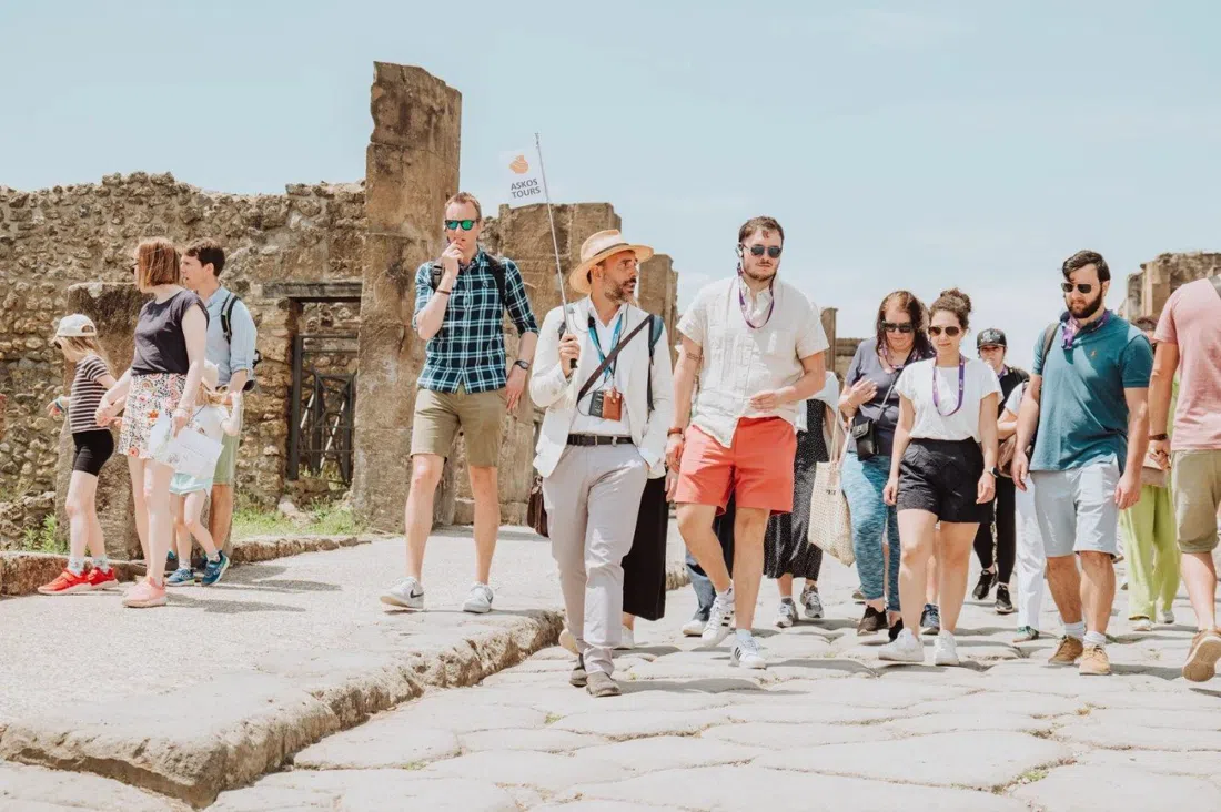 Askos Tours, Naples