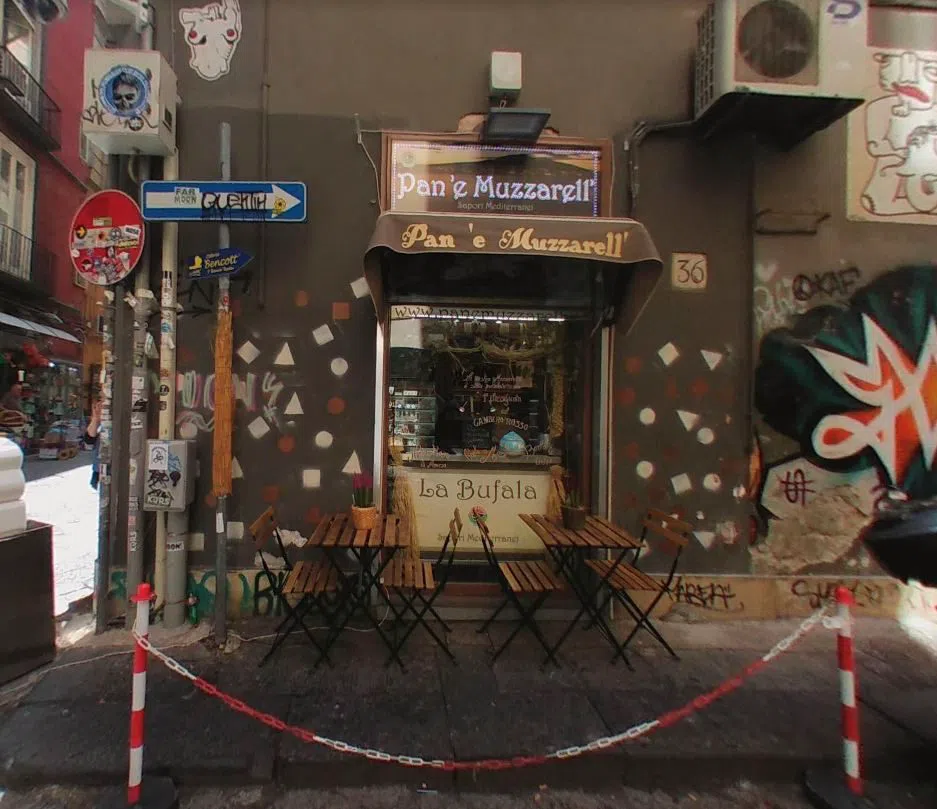 Pan' e Muzzarell', Naples